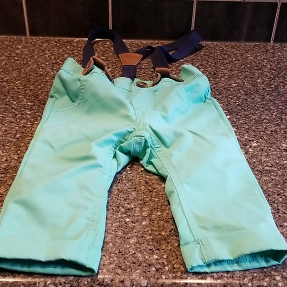 Cat & Jack pants with suspenders - Picture 2 of 3